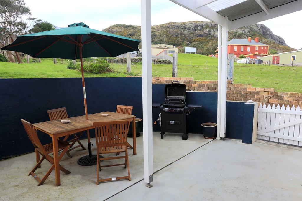 @ The Beach & Not Quite @ The Beach Holiday Cottages - Stanley Room photo